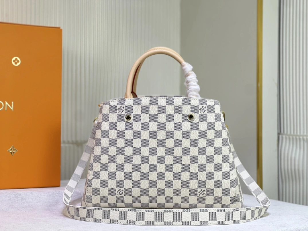 Louis Vuitton AAA Quality Handbags For Women Vibrant 7487