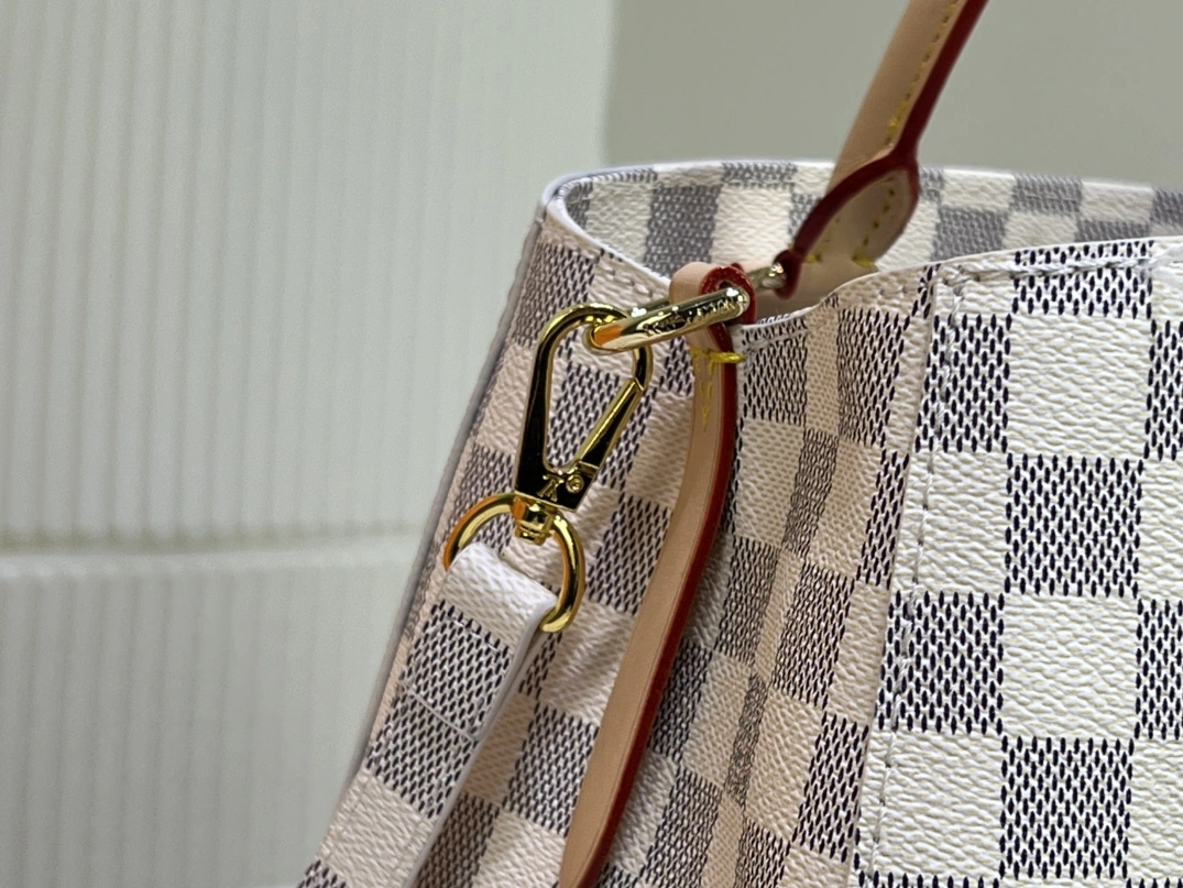 Louis Vuitton AAA Quality Handbags For Women Vibrant 7487