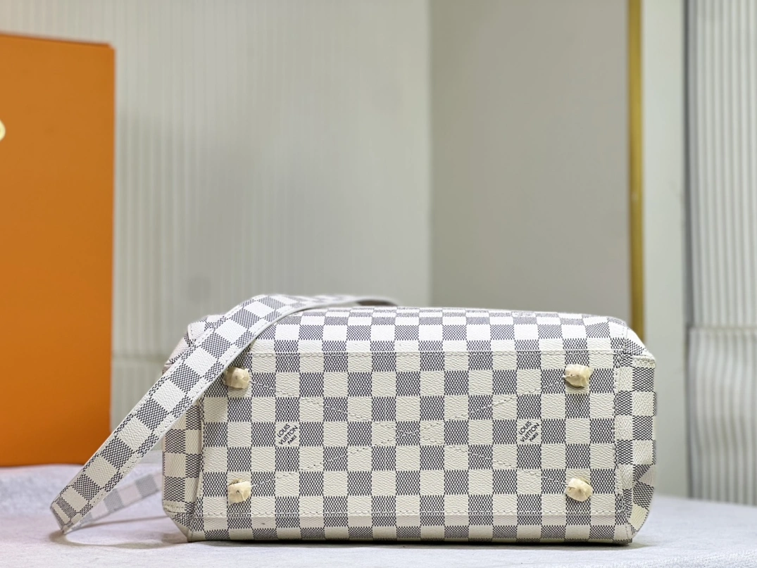 Louis Vuitton AAA Quality Handbags For Women Vibrant 7487