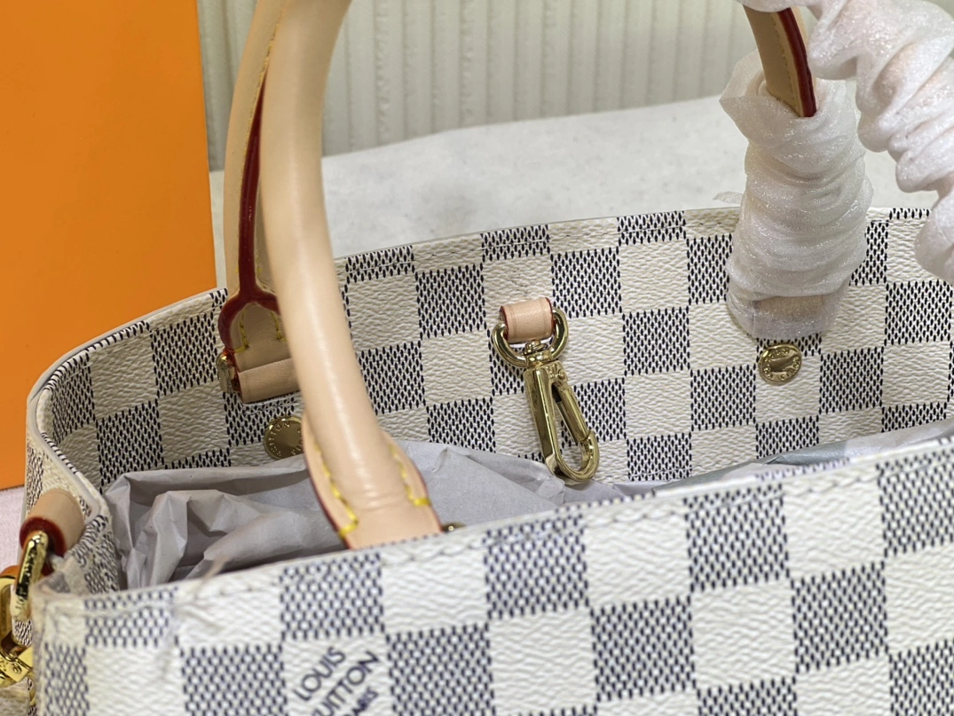 Louis Vuitton AAA Quality Handbags For Women Vibrant 7487