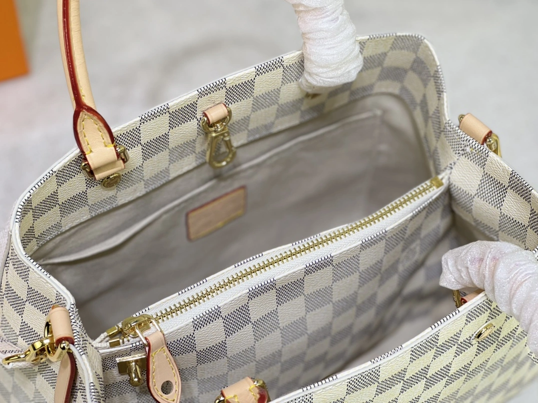 Louis Vuitton AAA Quality Handbags For Women Vibrant 7487