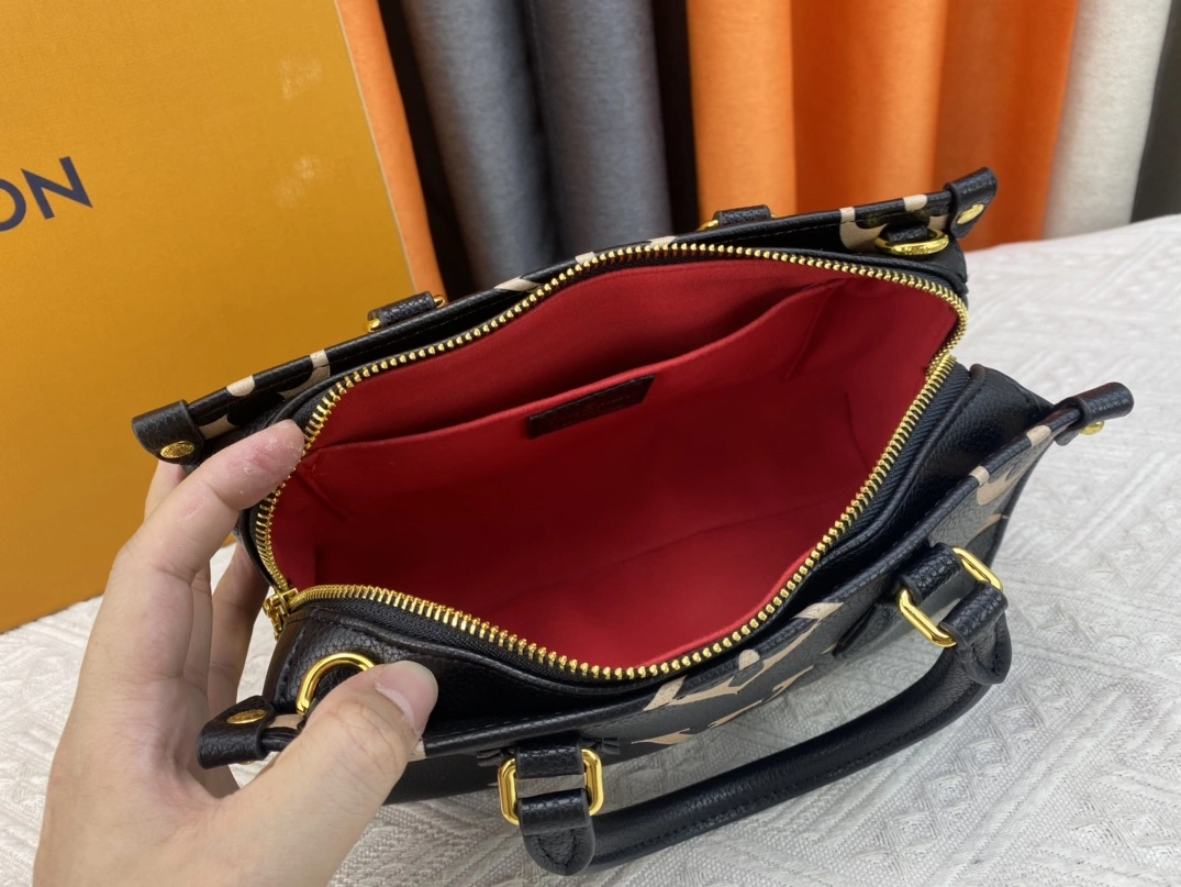 Louis Vuitton AAA Quality Handbags For Women WellDesigned 3816
