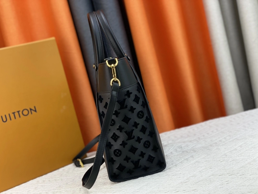 Louis Vuitton AAA Quality Handbags For Women WellDesigned 4127