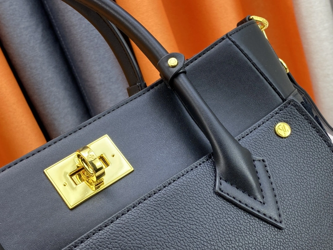 Louis Vuitton AAA Quality Handbags For Women WellDesigned 4127