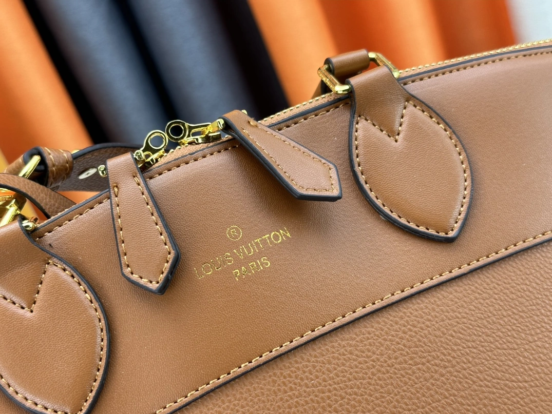 Louis Vuitton AAA Quality Handbags For Women WellDesigned 4801