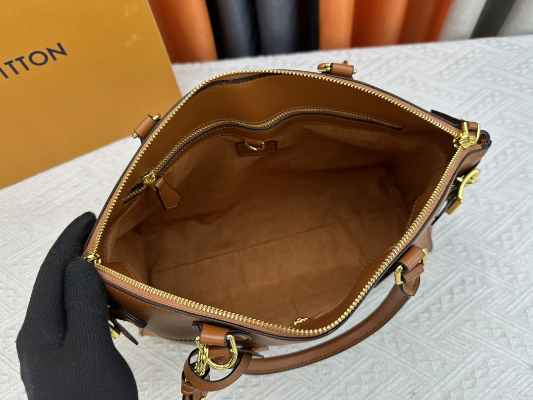 Louis Vuitton AAA Quality Handbags For Women WellDesigned 4801