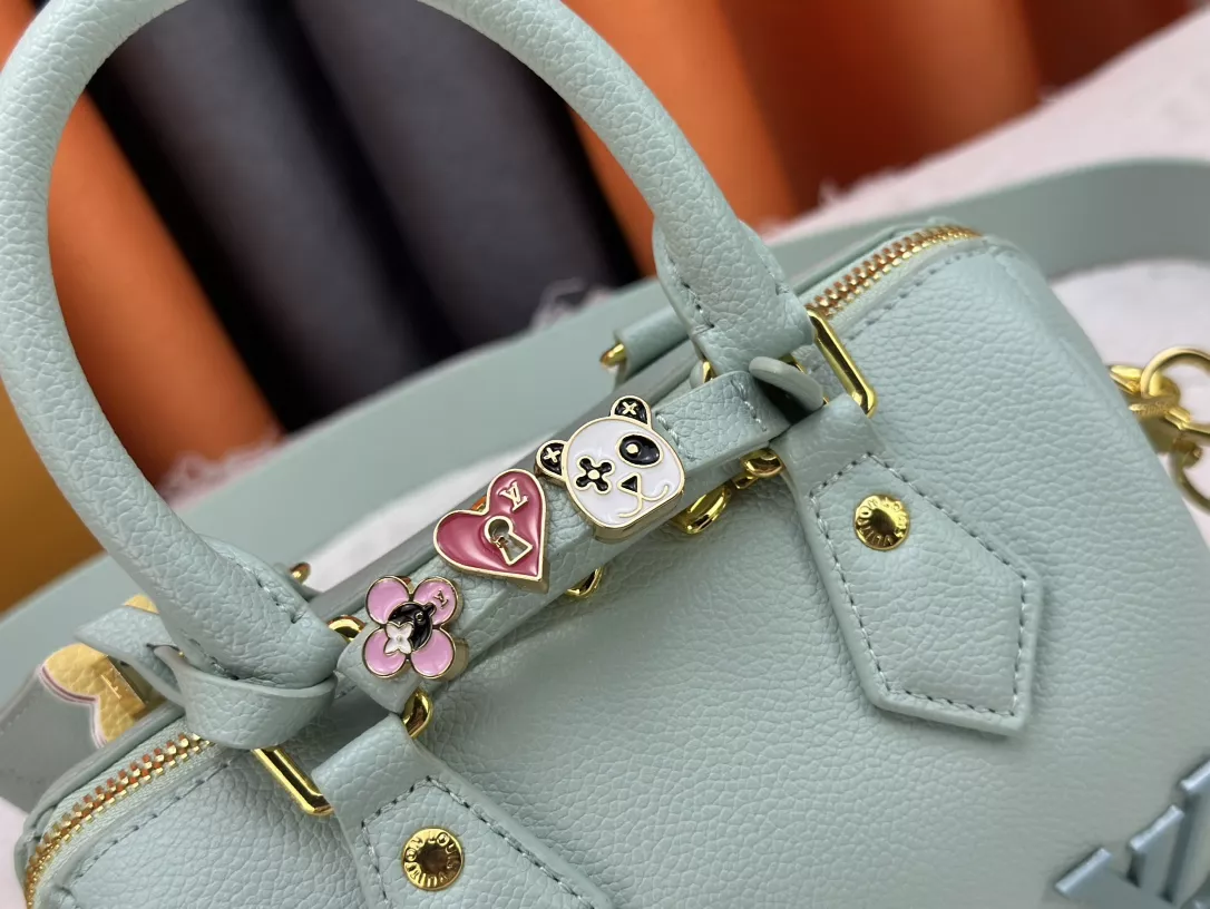 Louis Vuitton AAA Quality Handbags For Women WellDesigned 8855