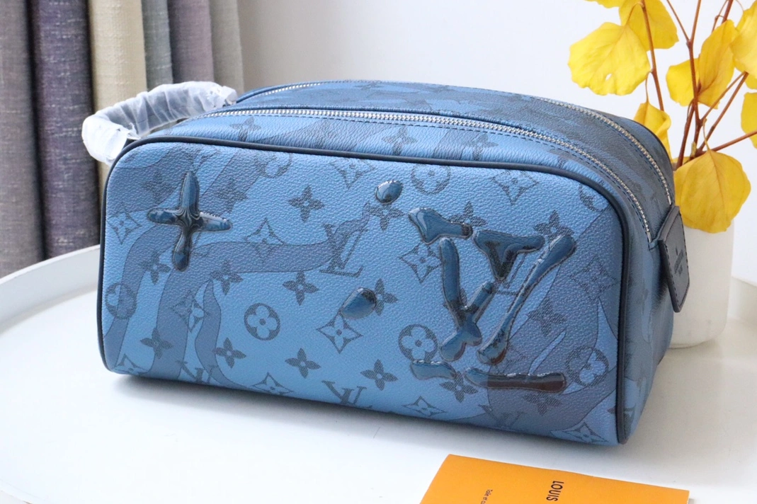 Louis Vuitton AAA Quality Handbags For Women WellDesigned 9768