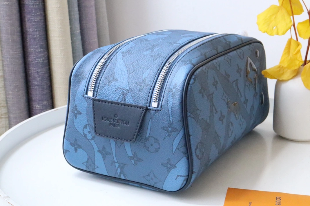 Louis Vuitton AAA Quality Handbags For Women WellDesigned 9768