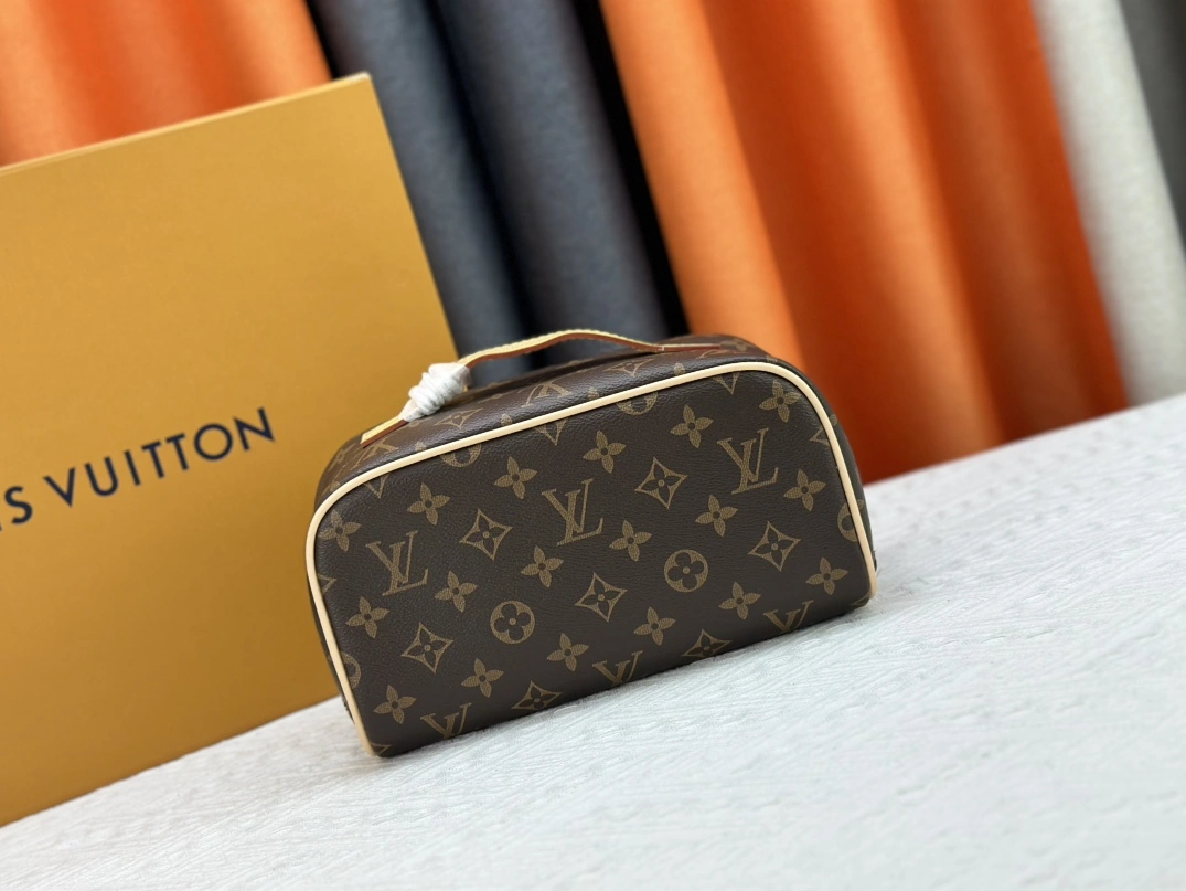 Louis Vuitton AAA Quality Handbags Functional 8892