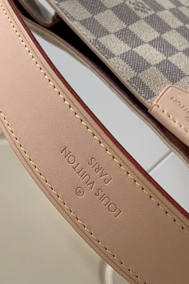 Louis Vuitton AAA Quality Handbags In Pink For Women Sleek 187