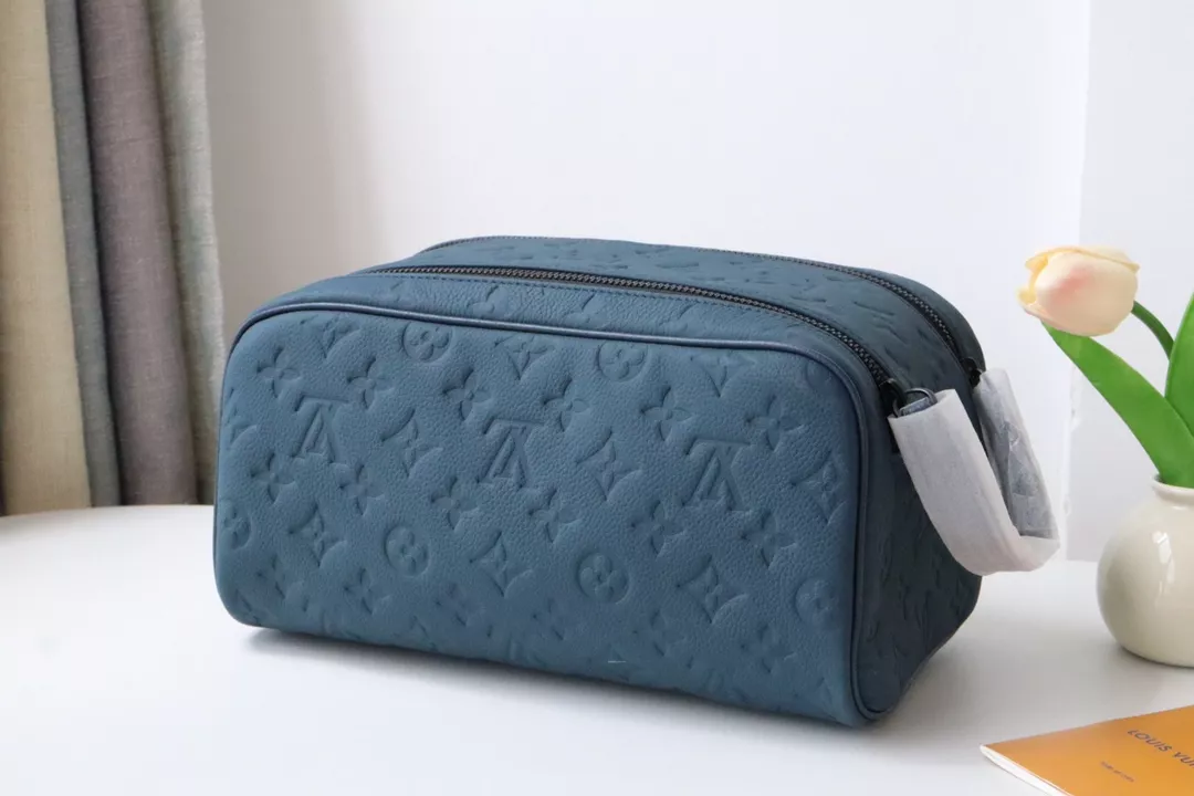 Louis Vuitton AAA Quality Handbags Stylish 4283