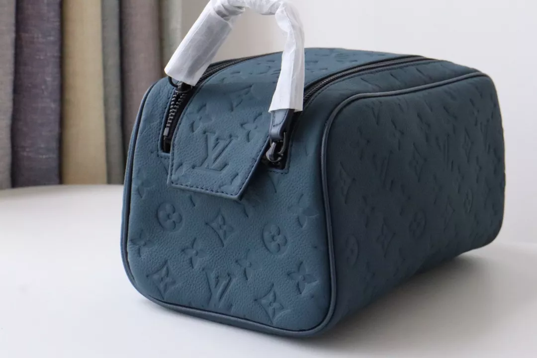 Louis Vuitton AAA Quality Handbags Stylish 4283