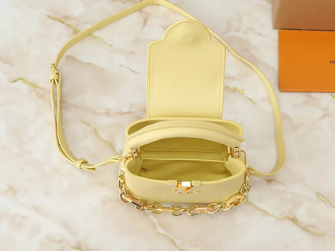 Louis Vuitton AAA Quality Messenger Bags For Unisex Affordable 3320