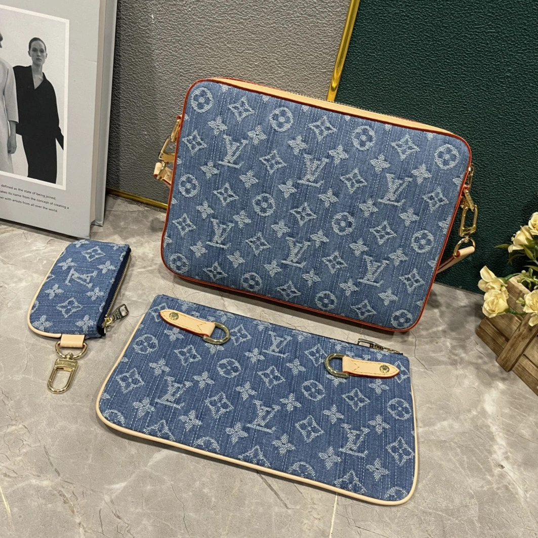 Louis Vuitton AAA Quality Messenger Bags For Unisex AllSeason 2371