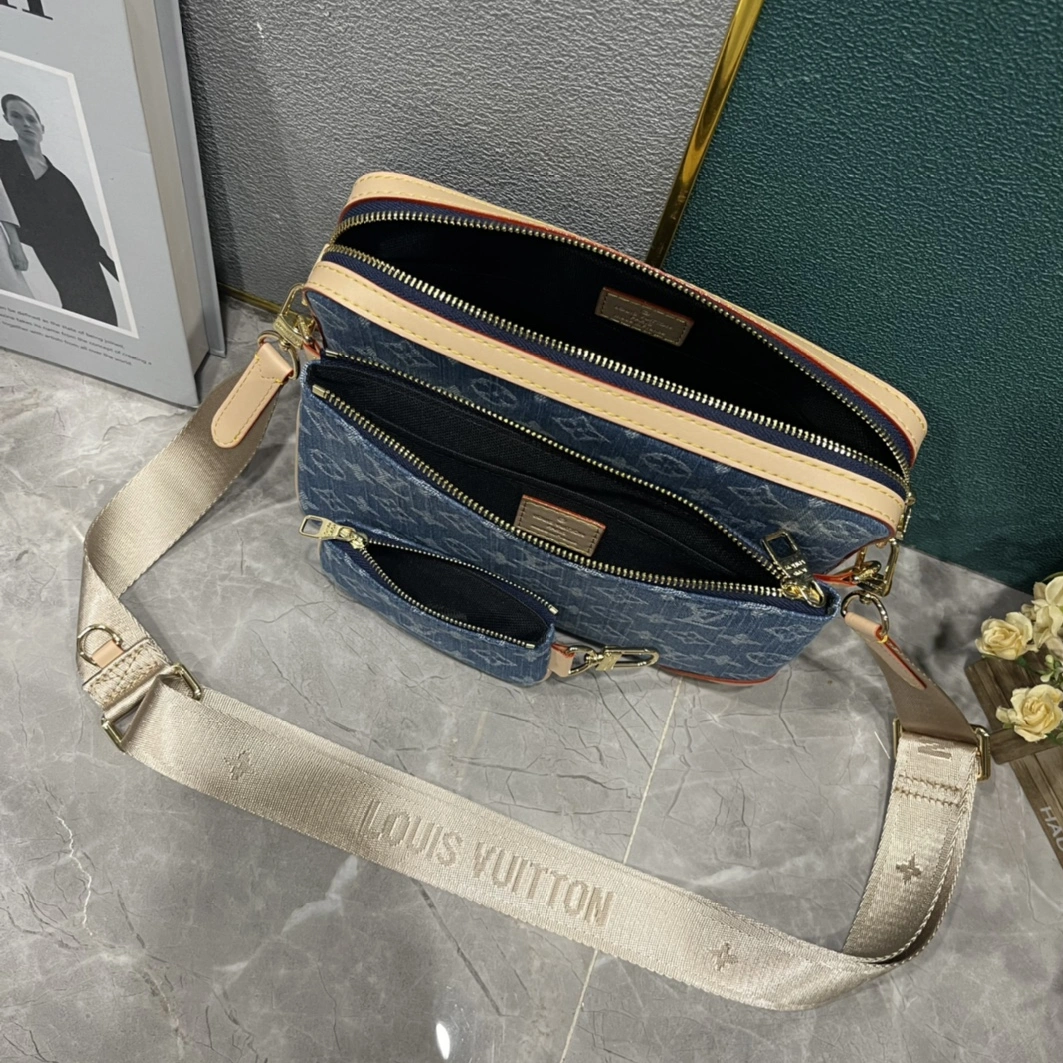 Louis Vuitton AAA Quality Messenger Bags For Unisex AllSeason 2371