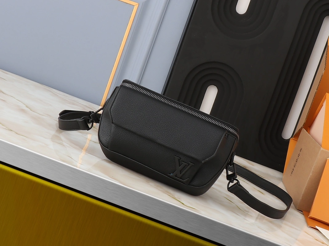 Louis Vuitton AAA Quality Messenger Bags For Unisex Compact 3270
