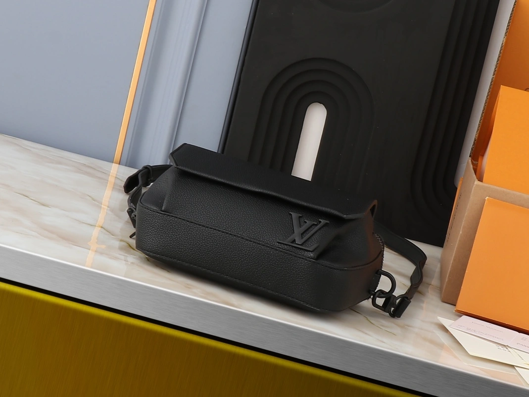 Louis Vuitton AAA Quality Messenger Bags For Unisex Compact 3270