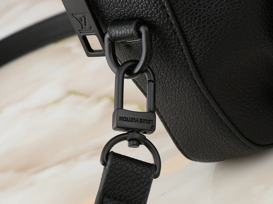 Louis Vuitton AAA Quality Messenger Bags For Unisex Compact 3270