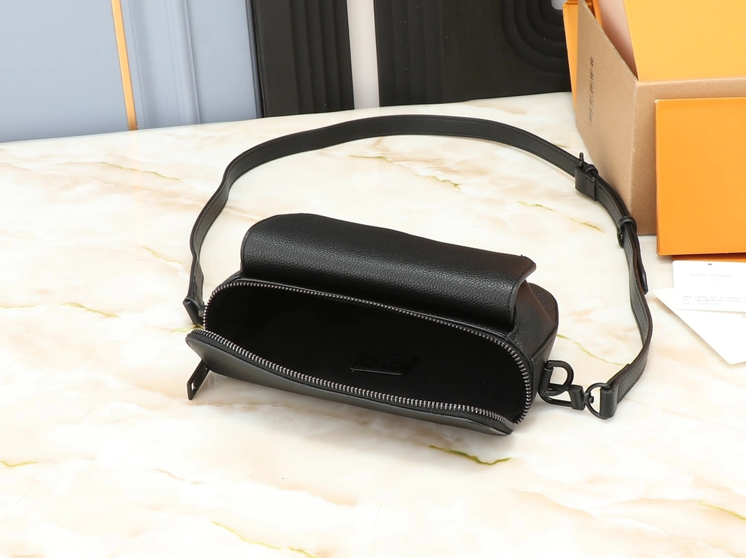 Louis Vuitton AAA Quality Messenger Bags For Unisex Compact 3270