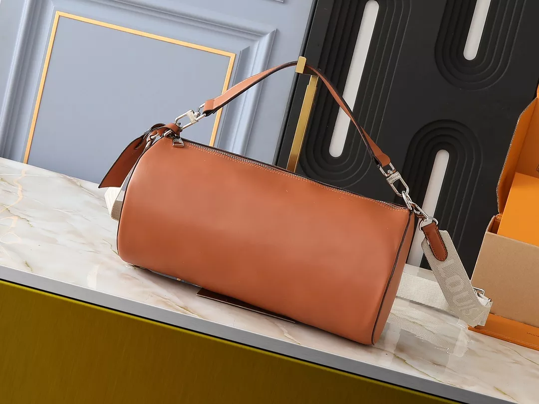 Louis Vuitton AAA Quality Messenger Bags For Unisex Cozy 605