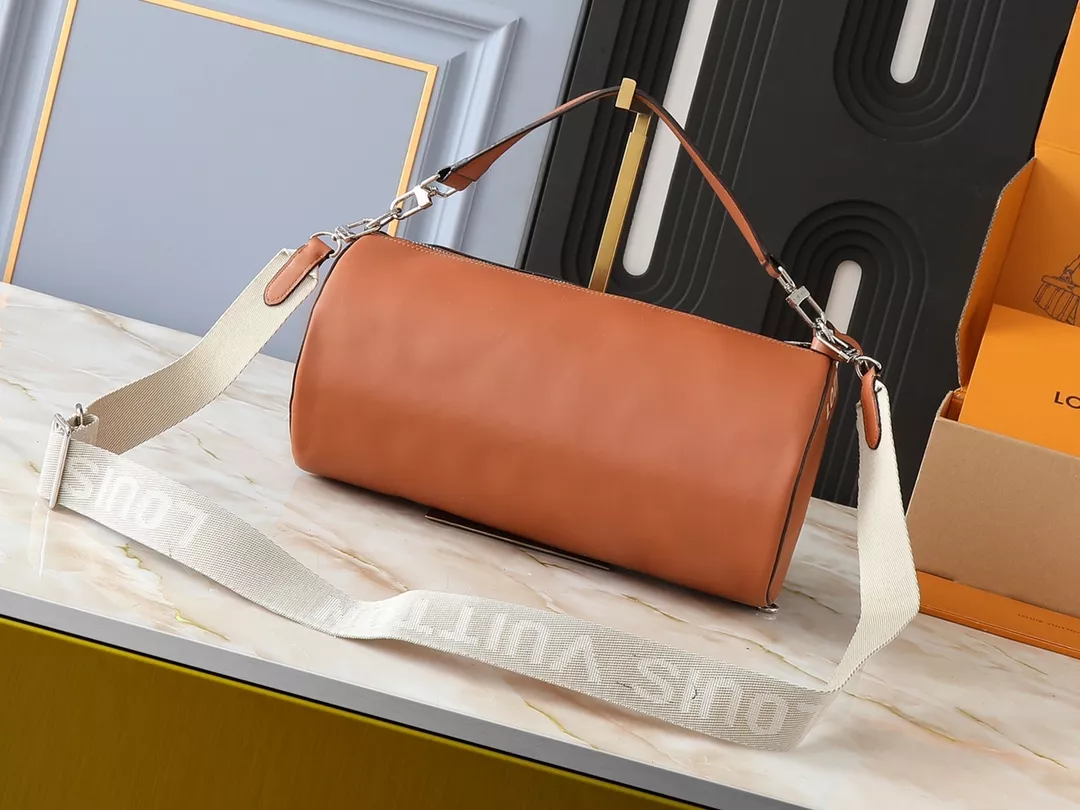 Louis Vuitton AAA Quality Messenger Bags For Unisex Cozy 605