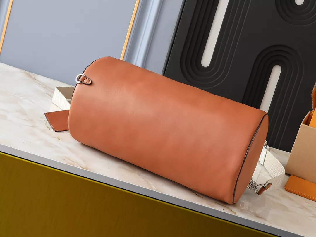Louis Vuitton AAA Quality Messenger Bags For Unisex Cozy 605