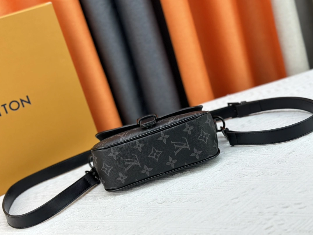Louis Vuitton AAA Quality Messenger Bags For Unisex DailyWear 9174