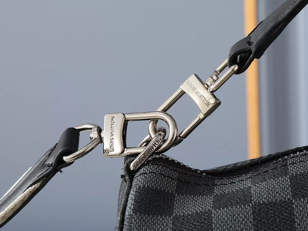 Louis Vuitton AAA Quality Messenger Bags For Unisex Durable 2423