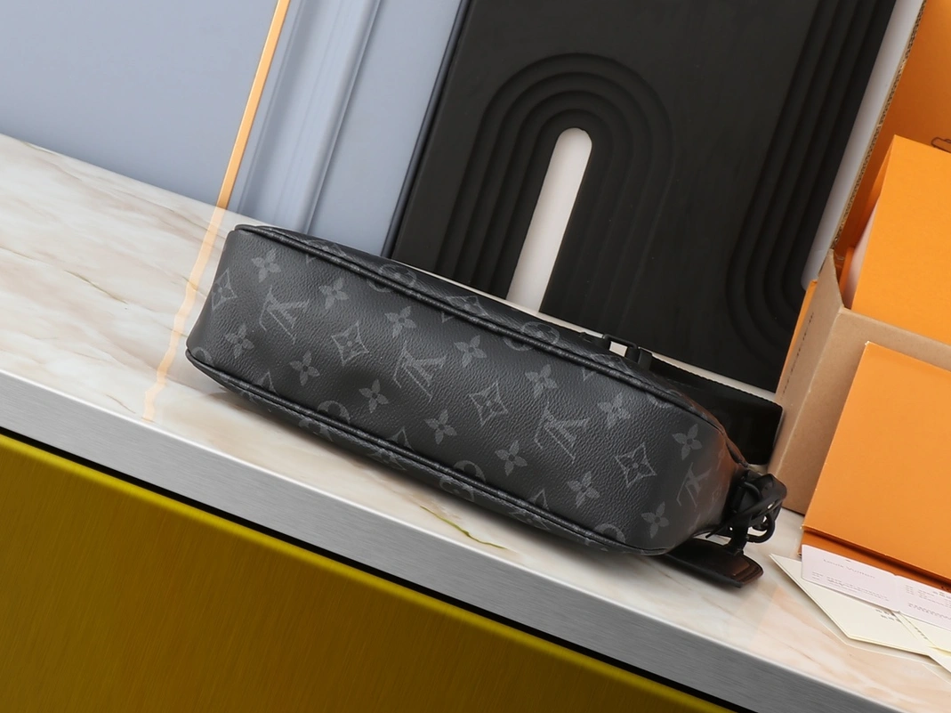 Louis Vuitton AAA Quality Messenger Bags For Unisex Durable 3258