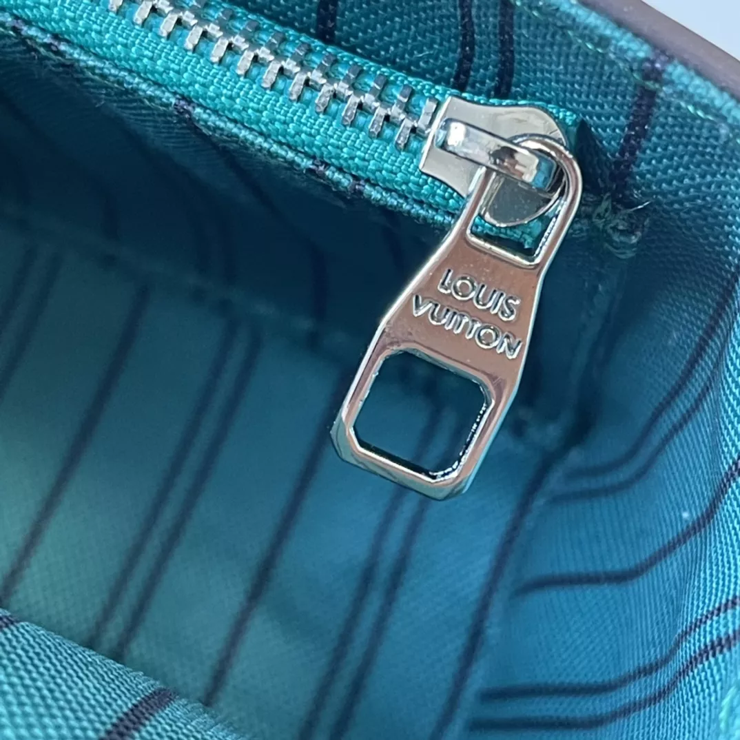 Louis Vuitton AAA Quality Messenger Bags For Unisex Durable 5378