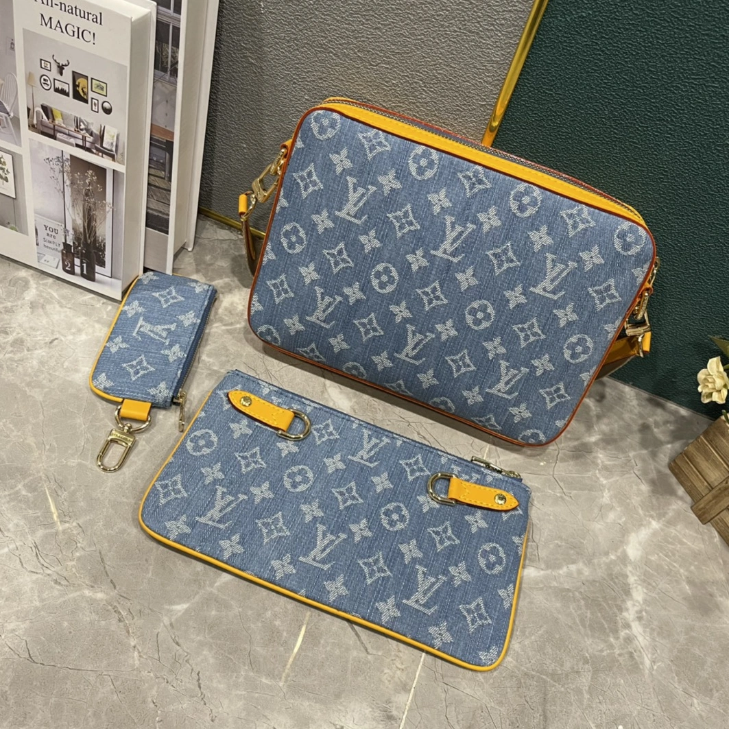 Louis Vuitton AAA Quality Messenger Bags For Unisex Durable 8270