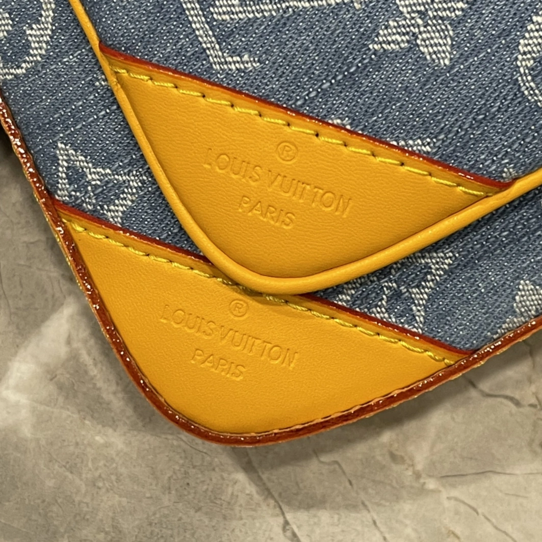 Louis Vuitton AAA Quality Messenger Bags For Unisex Durable 8270