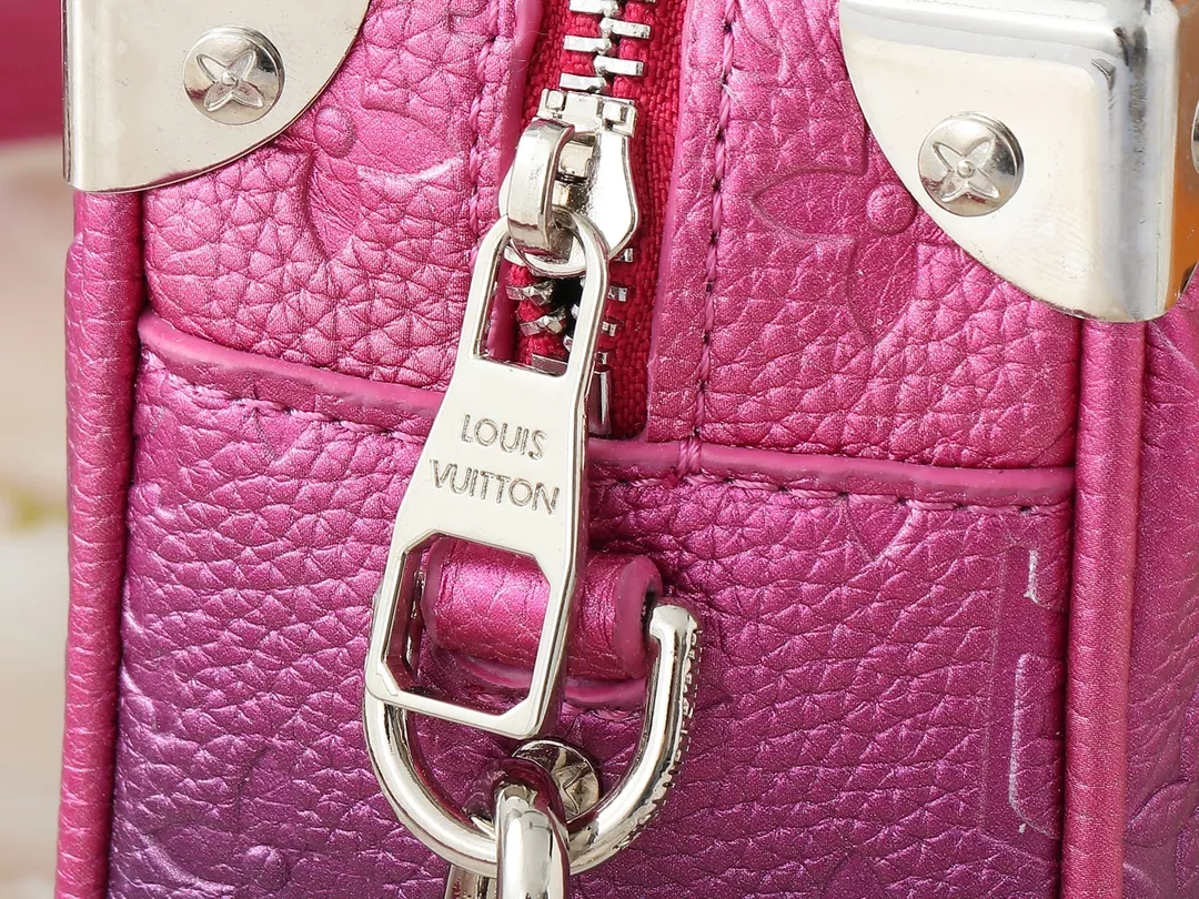 Louis Vuitton AAA Quality Messenger Bags For Unisex Durable 9138