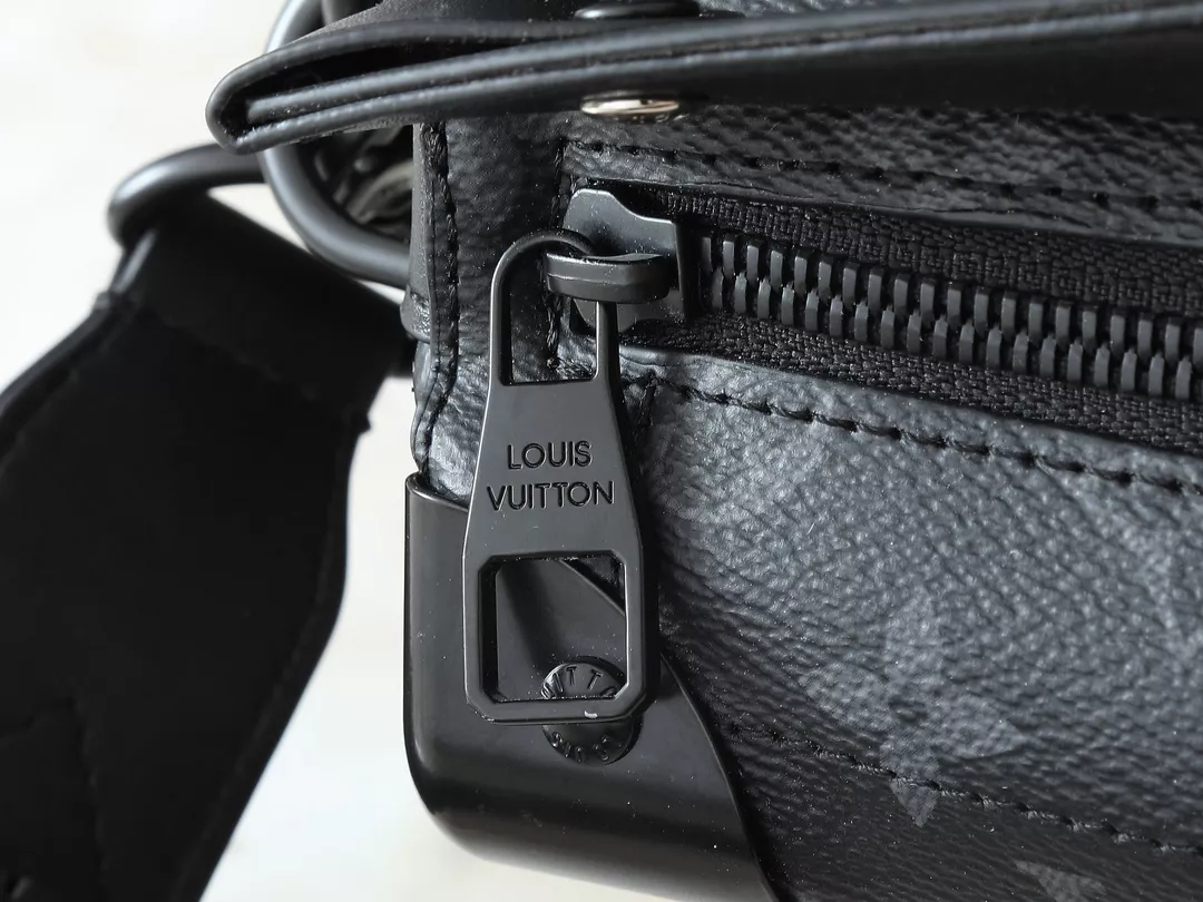 Louis Vuitton AAA Quality Messenger Bags For Unisex EasyMatch 4490