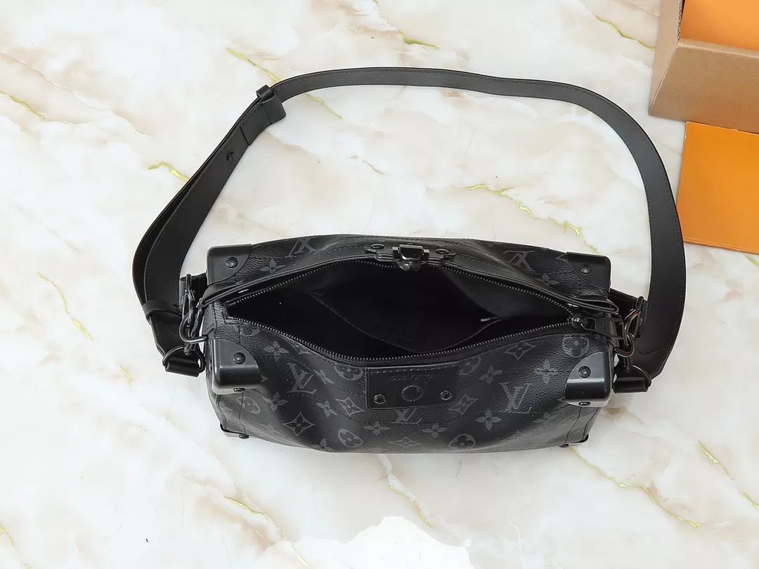 Louis Vuitton AAA Quality Messenger Bags For Unisex EasyMatch 4490