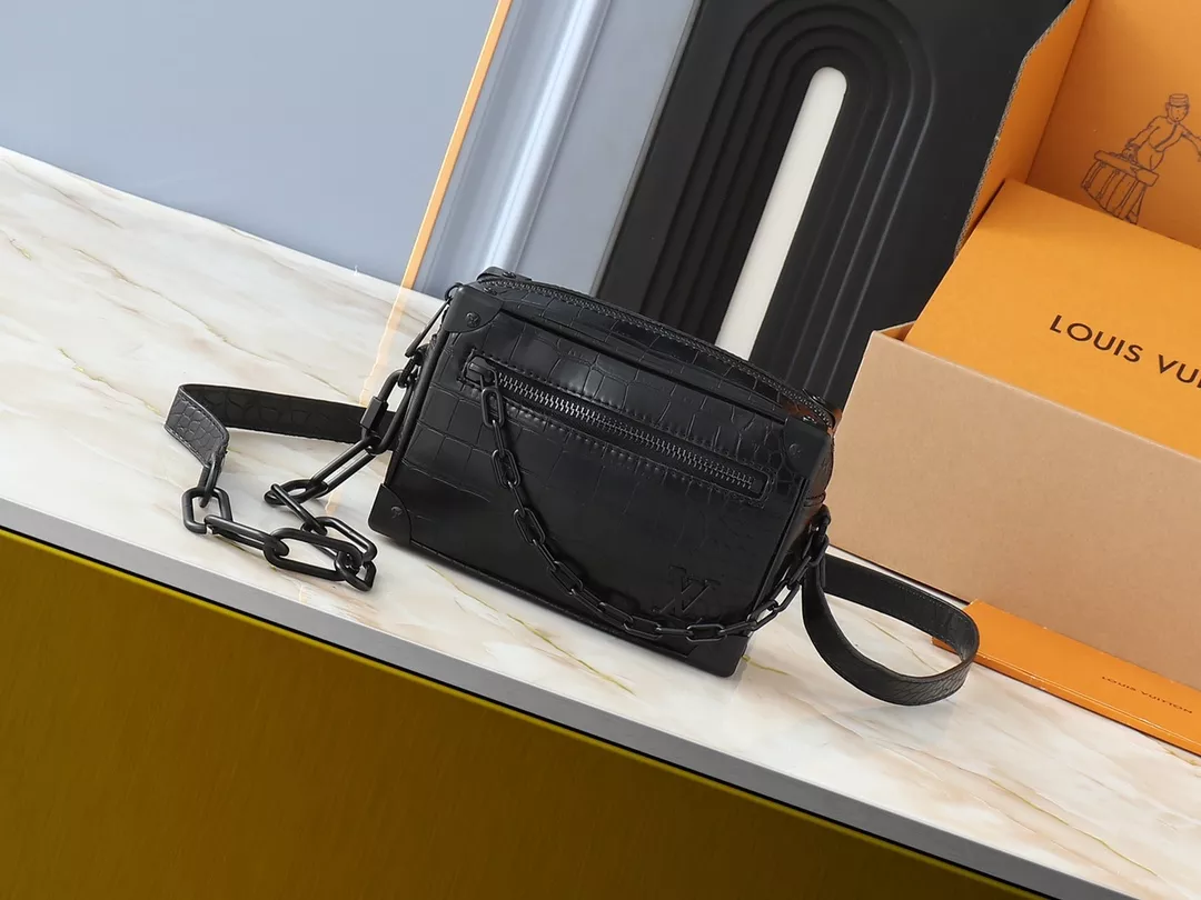 Louis Vuitton AAA Quality Messenger Bags For Unisex Elegant 1842