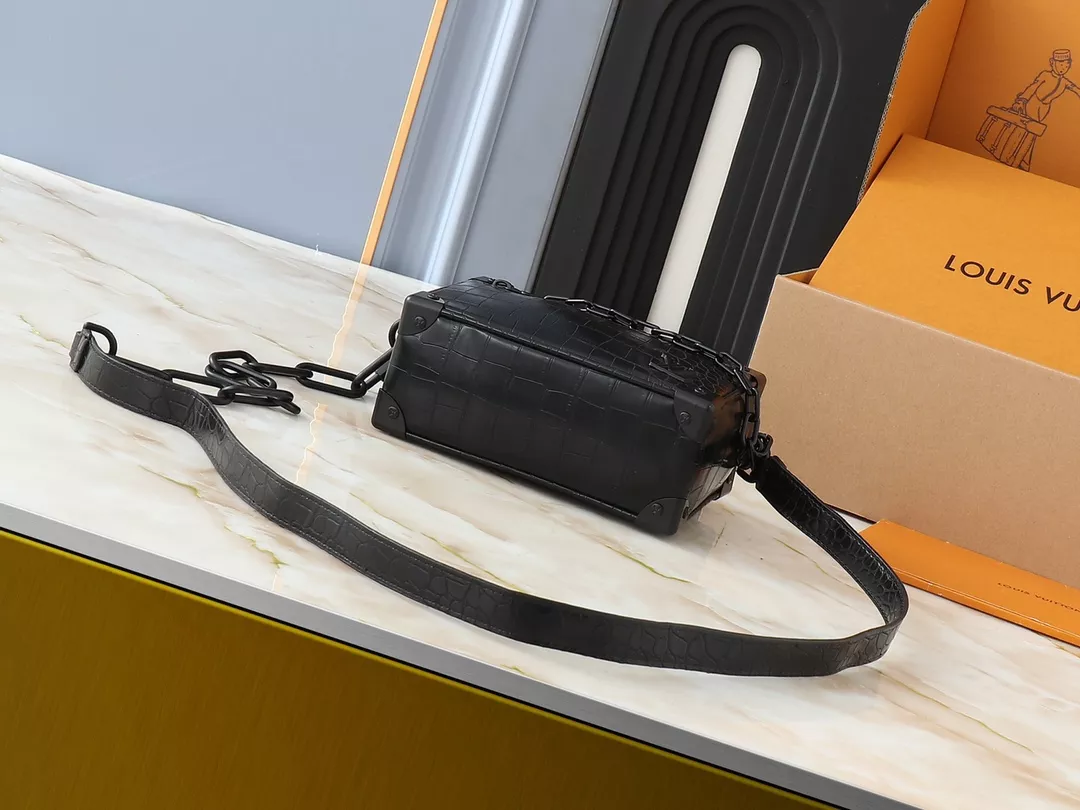 Louis Vuitton AAA Quality Messenger Bags For Unisex Elegant 1842
