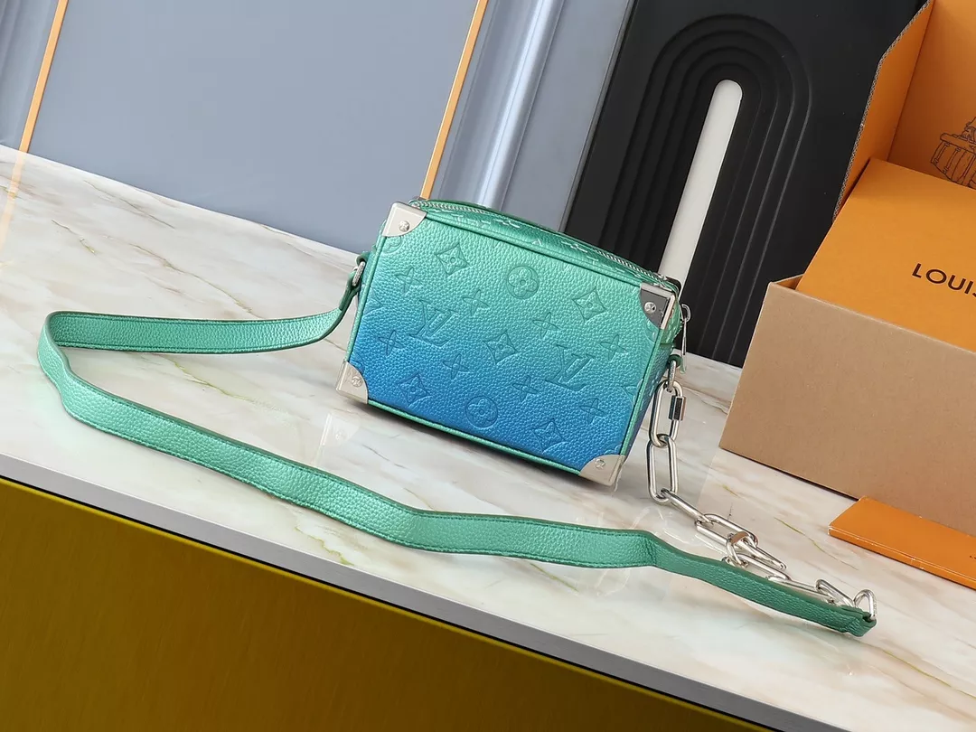 Louis Vuitton AAA Quality Messenger Bags For Unisex Elegant 4233