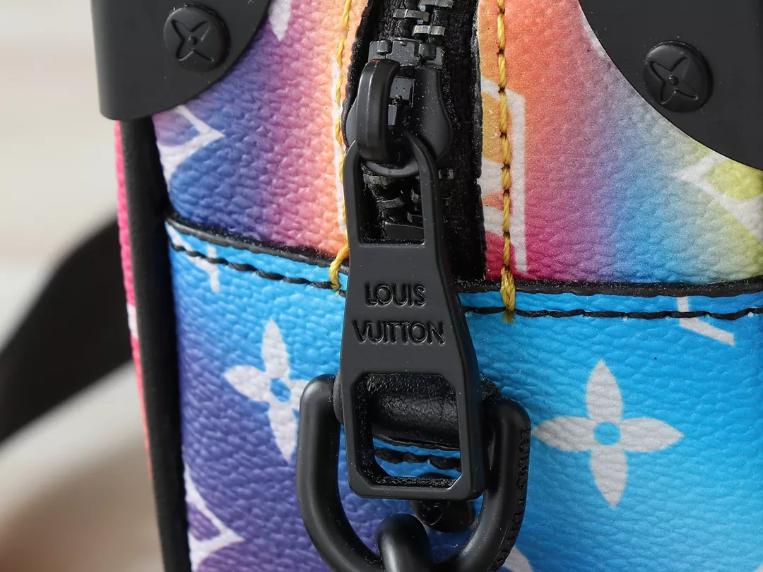 Louis Vuitton AAA Quality Messenger Bags For Unisex GoAnywhere 6302