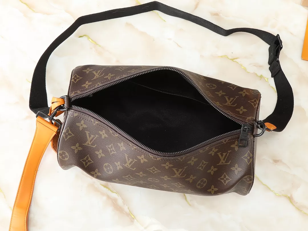 Louis Vuitton AAA Quality Messenger Bags For Unisex GoodFit 3404