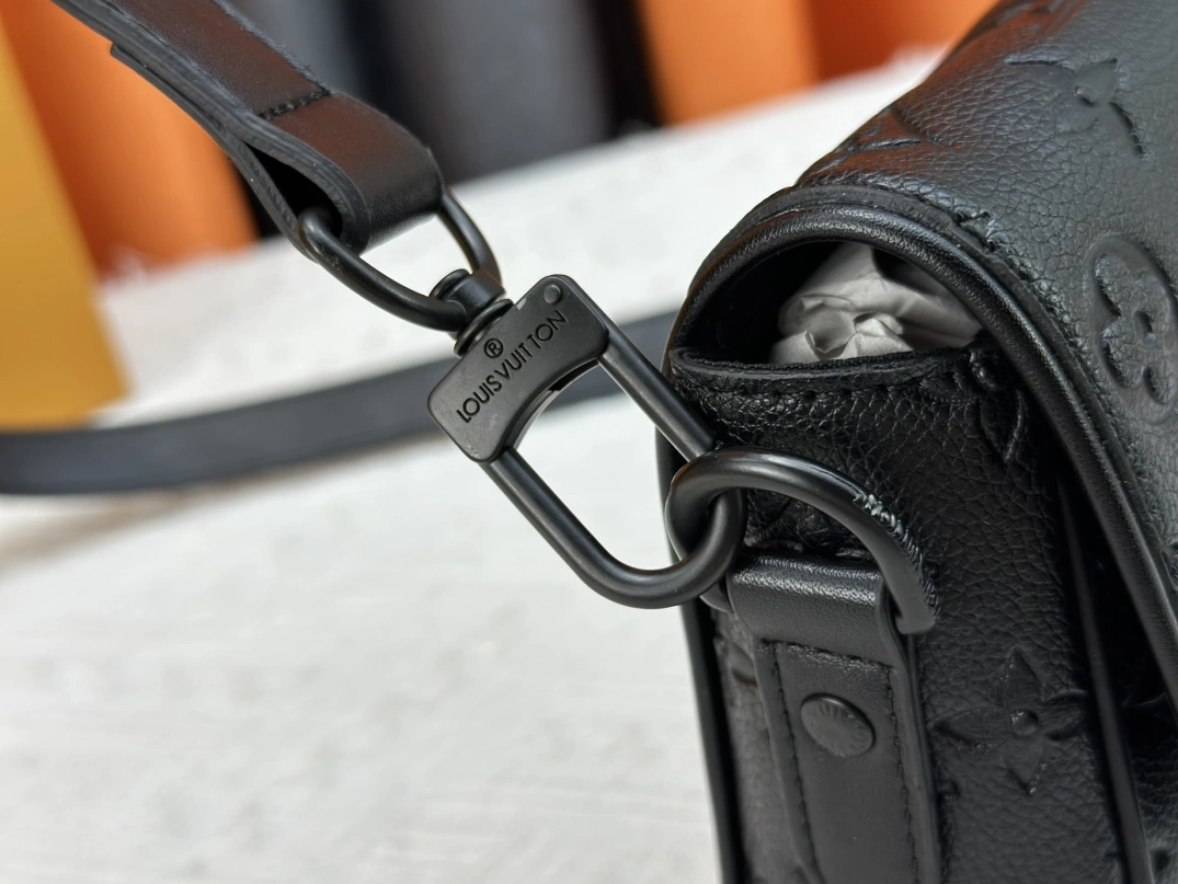Louis Vuitton AAA Quality Messenger Bags For Unisex Refined 4635