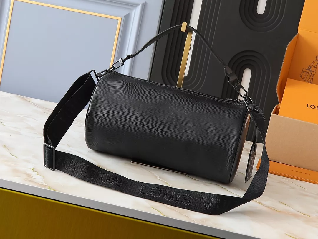 Louis Vuitton AAA Quality Messenger Bags For Unisex Sleek 1131