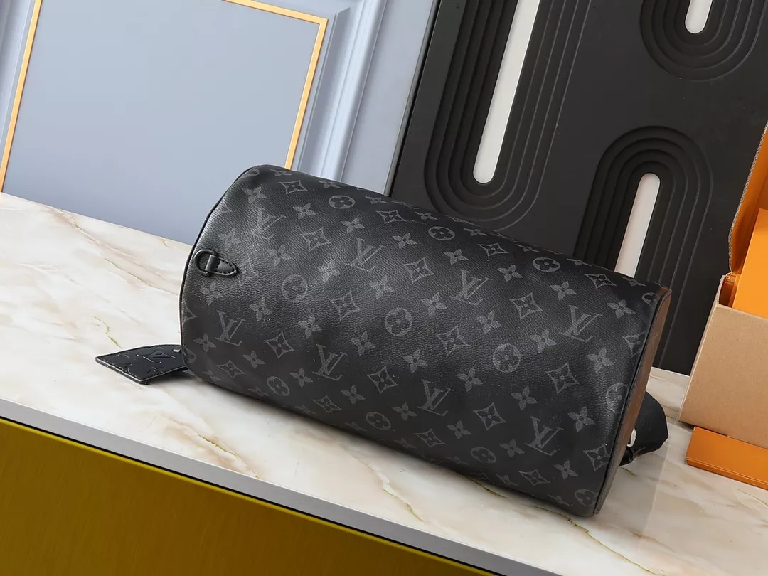 Louis Vuitton AAA Quality Messenger Bags For Unisex Unique 1529