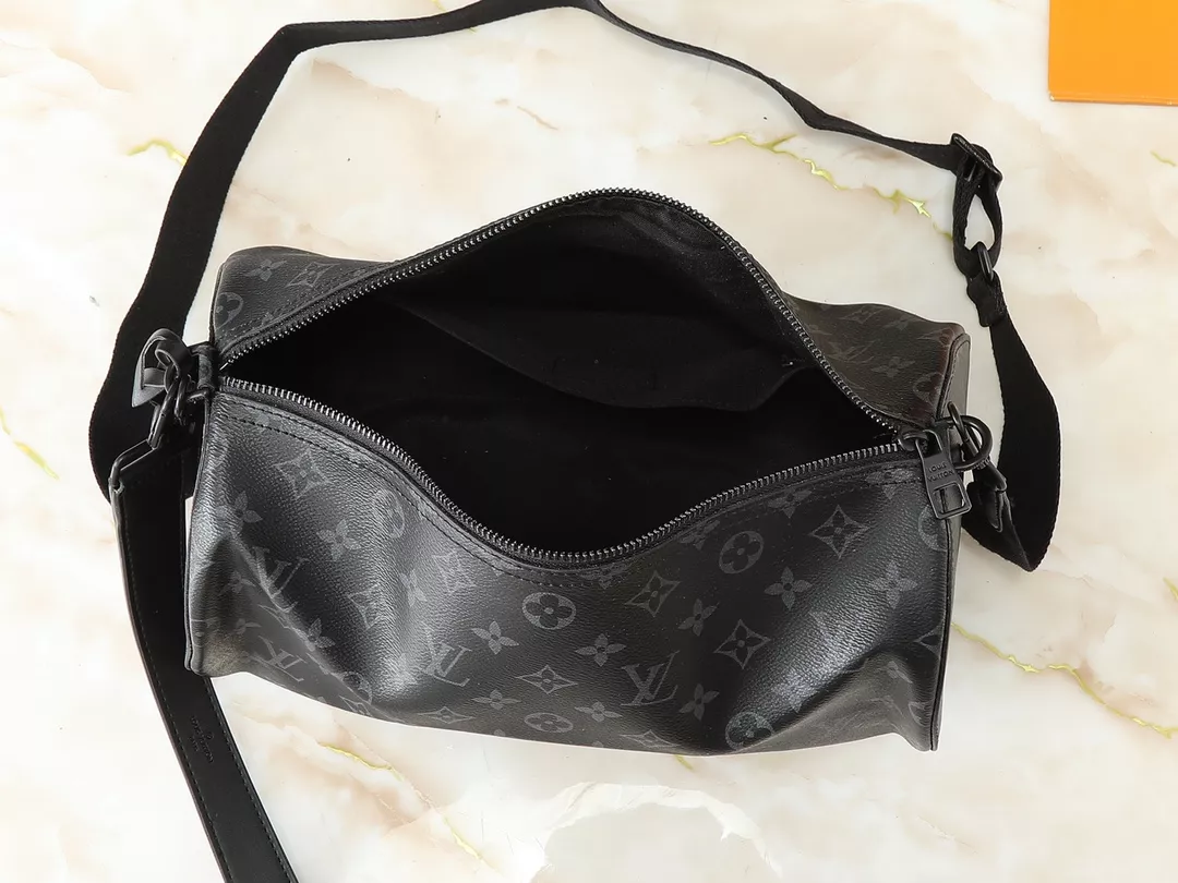 Louis Vuitton AAA Quality Messenger Bags For Unisex Unique 1529