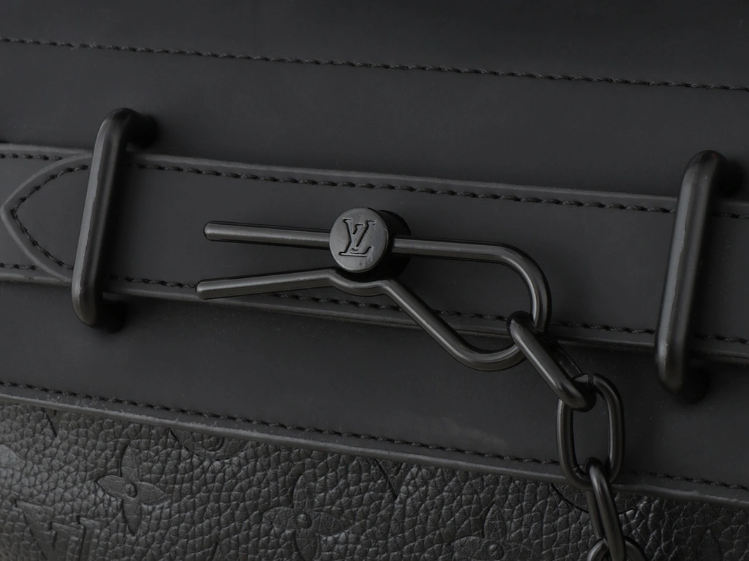 Louis Vuitton AAA Quality Messenger Bags For Unisex Unique 8591