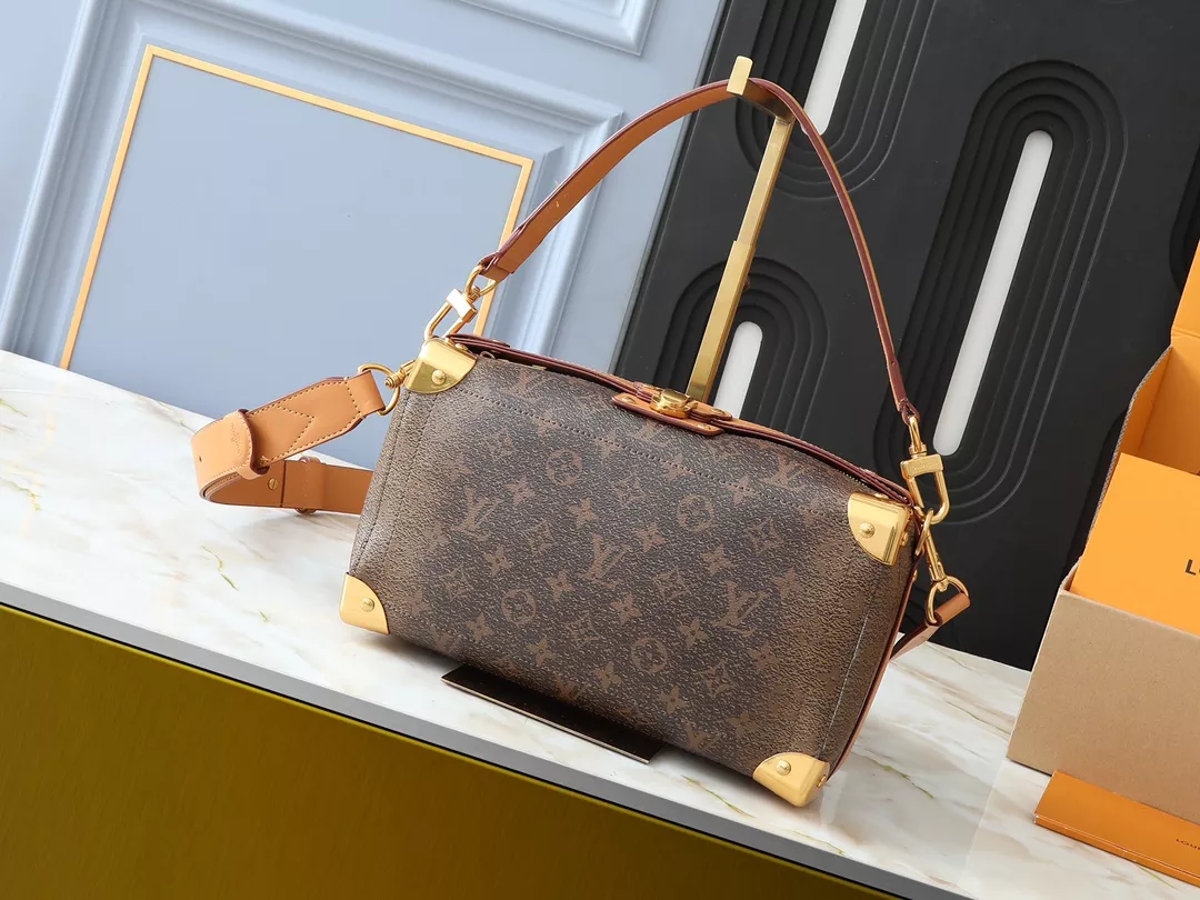 Louis Vuitton AAA Quality Messenger Bags For Unisex UrbanStyle 1088