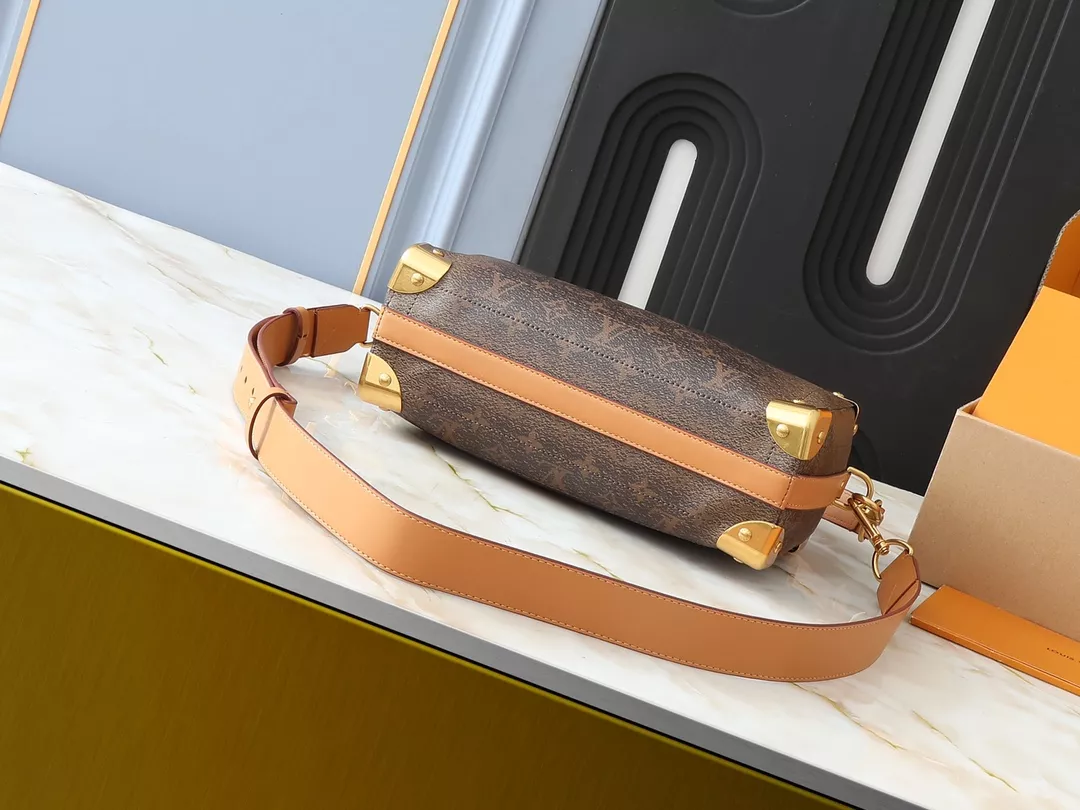 Louis Vuitton AAA Quality Messenger Bags For Unisex UrbanStyle 1088