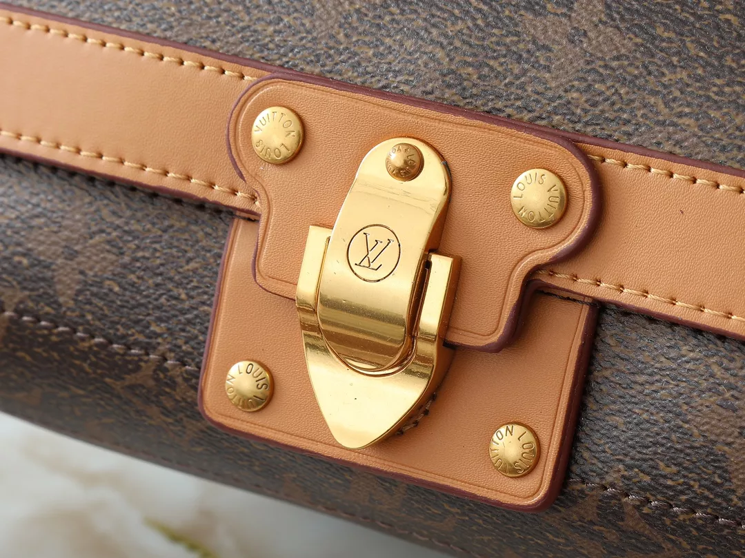 Louis Vuitton AAA Quality Messenger Bags For Unisex UrbanStyle 1088