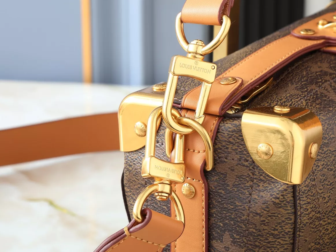 Louis Vuitton AAA Quality Messenger Bags For Unisex UrbanStyle 1088